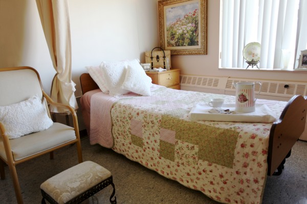 The Laurels of Mt. Pleasant: Private Guest Room