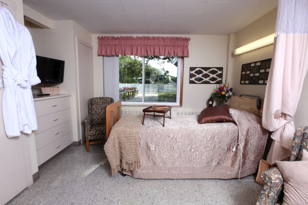 The Laurels of Mt. Pleasant: Private Guest Room