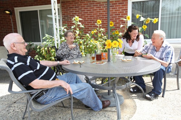 The Laurels of Mt. Pleasant: Courtyard
